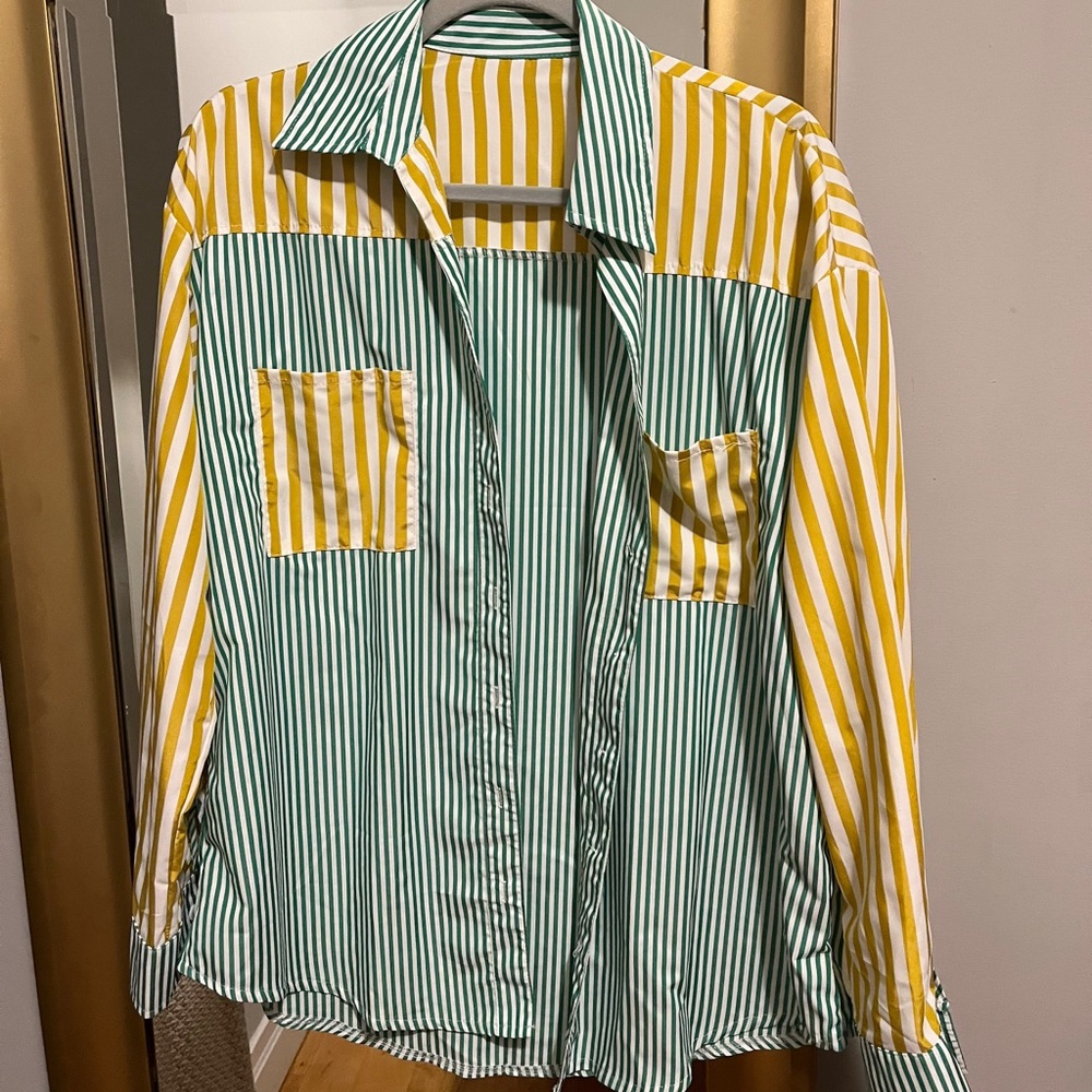 - button down top - Picture 3 of 4